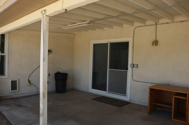 Building Photo - 4 bedrooms House for rent