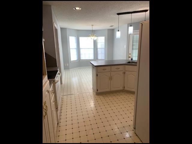 Building Photo - 1024 Colonial Dr