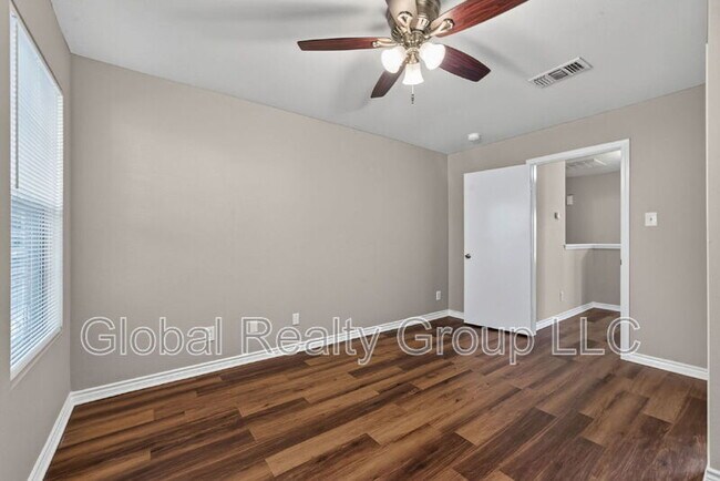 Building Photo - 7802 Kingsbury Way