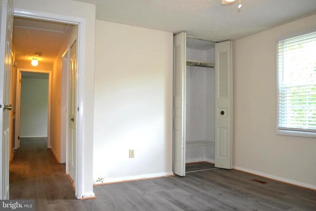 Building Photo - 16570 Sioux Ln