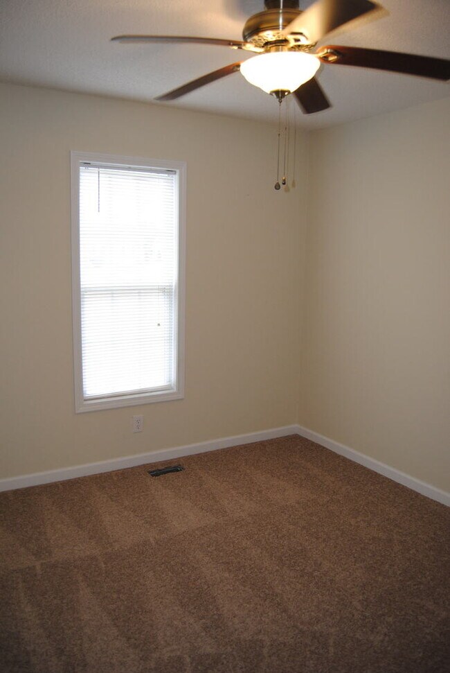 Building Photo - 102 Maryland Dr
