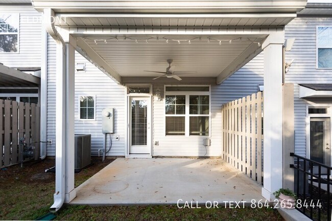 Building Photo - Like-New Townhome with a Fence & Garage!