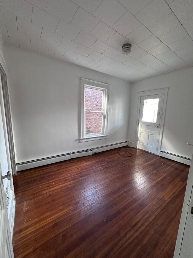 Building Photo - 545 S Main St