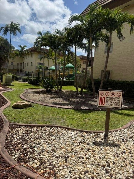 Building Photo - 8500 SW 109th Ave