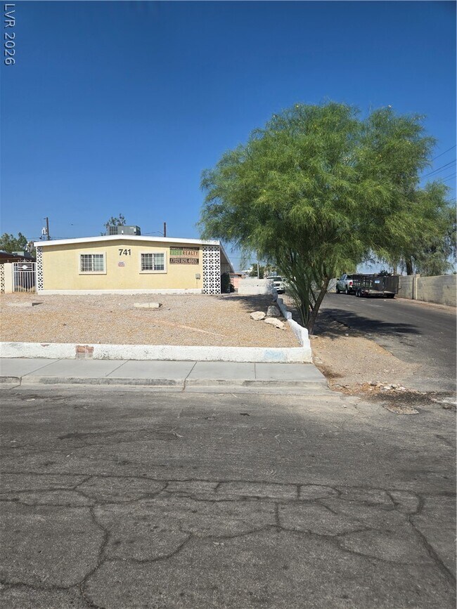 Building Photo - 741 N 10th St