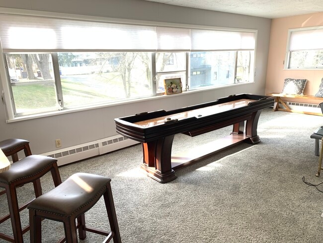 Building Photo - 2200 Chastleton Dr