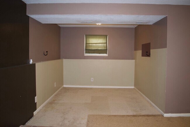 Building Photo - Great 3 Bed 2 Bath House!