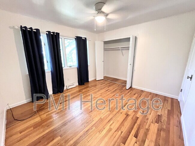 Building Photo - 1139 N Sunset Dr
