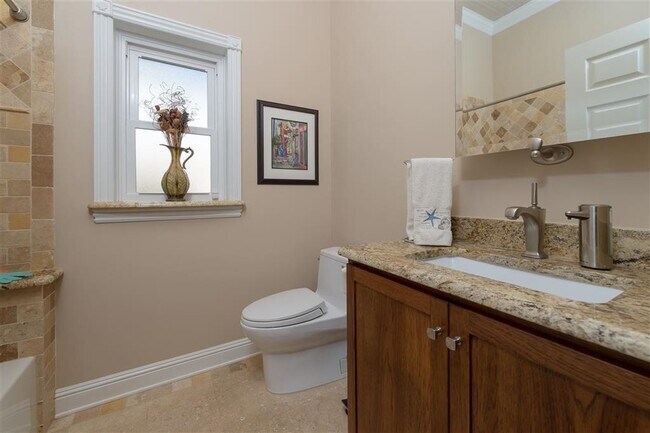 Building Photo - 208 Somerset Ct