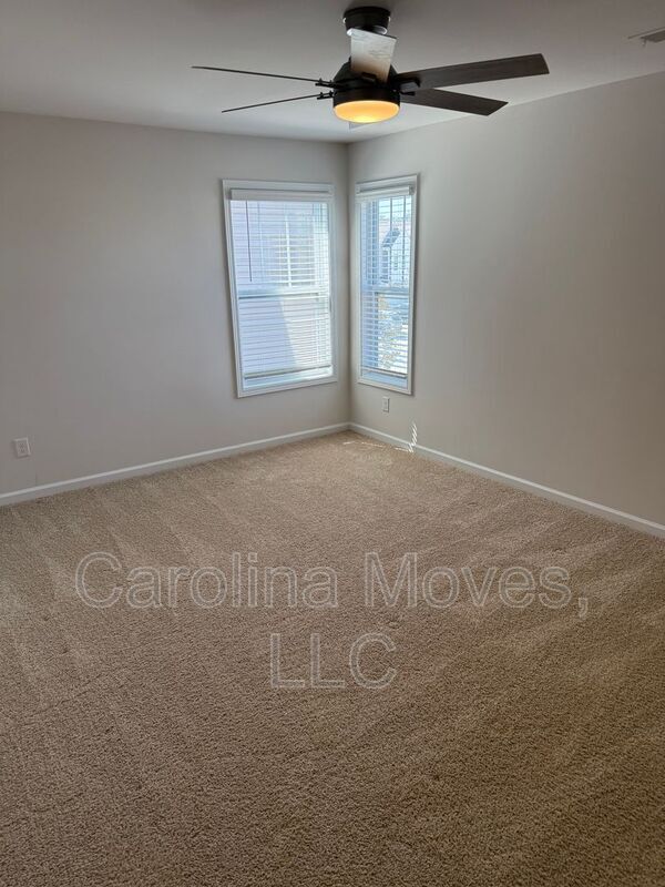 Building Photo - 555 Yellow Fox Rd