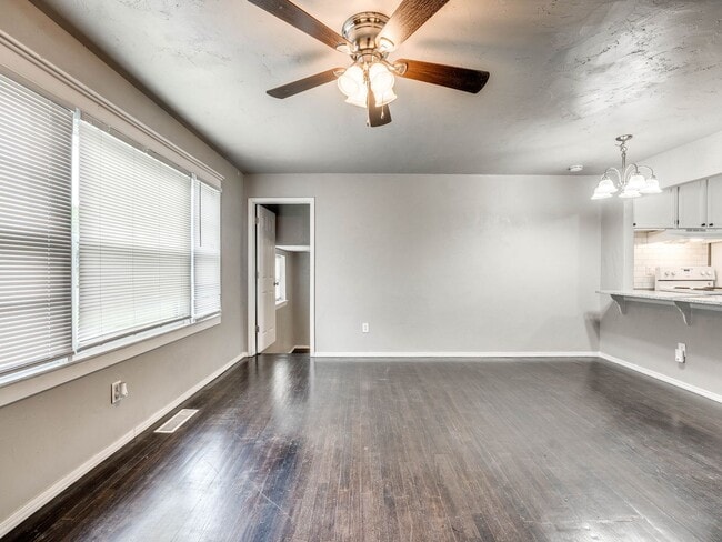 Building Photo - 3 Bedroom 1 Bath Home in Shawnee!