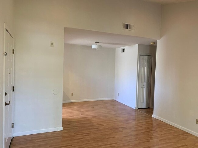 Building Photo - 935 Lake Tahoe Ct