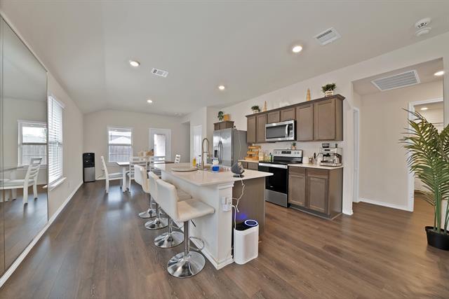 Building Photo - 2117 Ocelot St