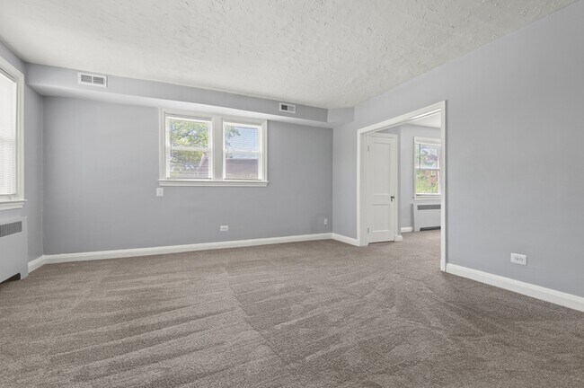 Building Photo - 2600 N Longwood St