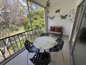 Building Photo - 1055 Country Club Dr