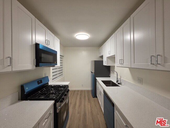Building Photo - 827 9th St