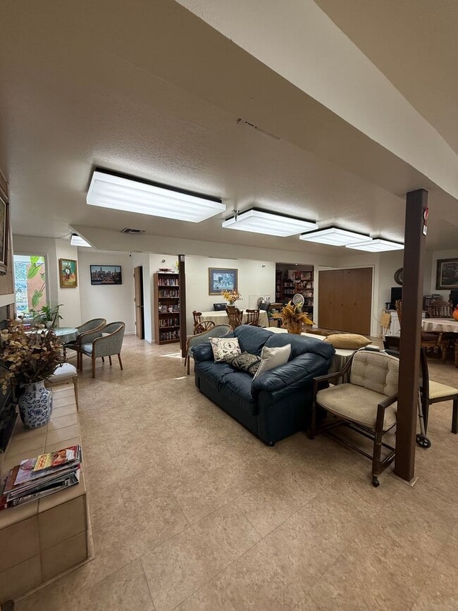 Building Photo - 50% off 1st Months Rent! Low income 62+ 1 bedroom at Vista Prieta!