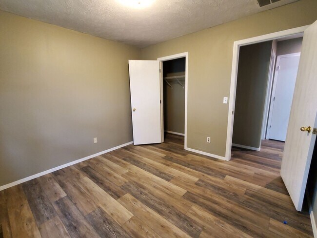 Building Photo - LEASING