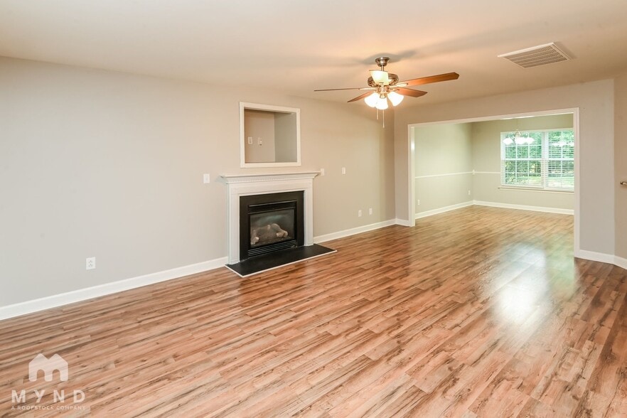 Building Photo - 222 Kendra Dr SW