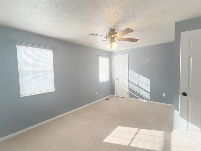 Building Photo - 2748 Hunters Point Dr