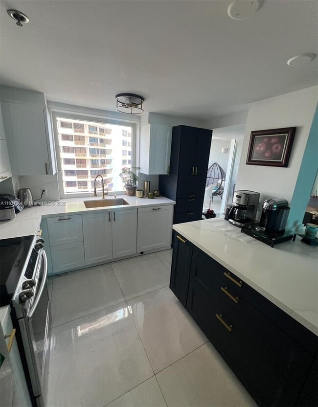 Building Photo - 1627 Brickell Ave