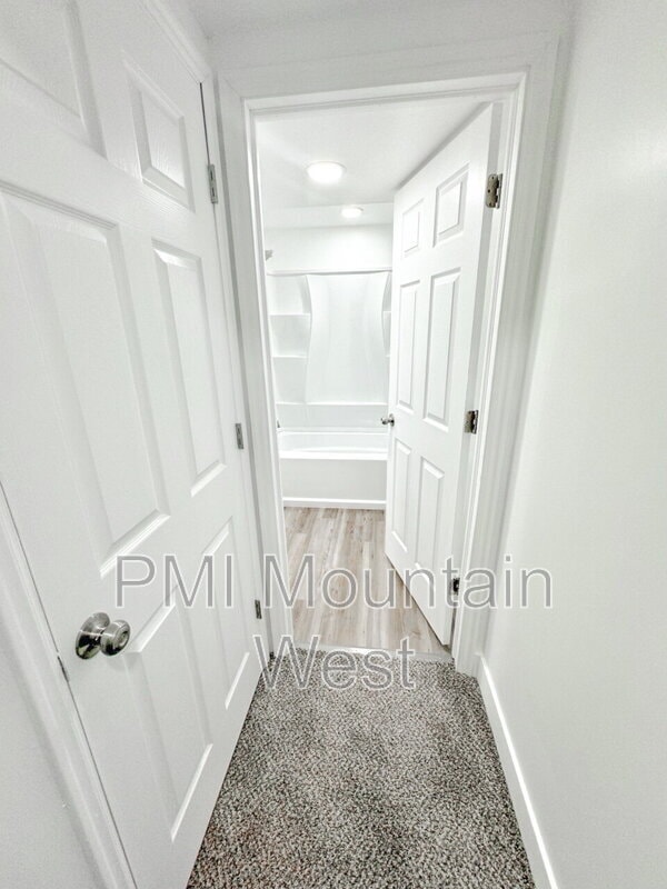 Building Photo - 36 Orchard Ln