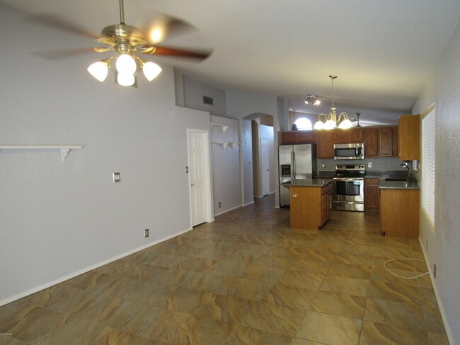 Building Photo - 853 E Constitution Dr
