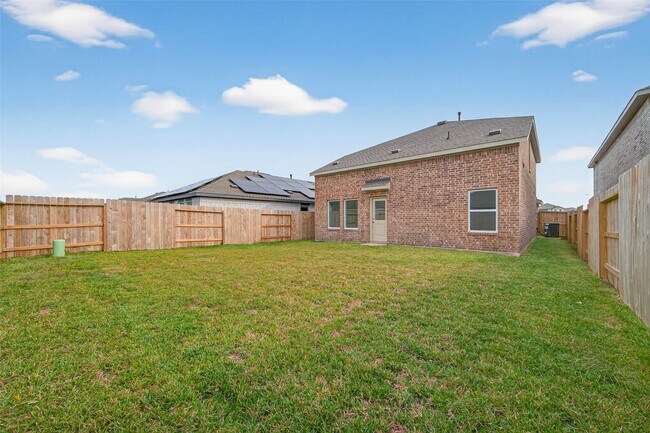 Building Photo - 3025 Fantasy Ter Dr