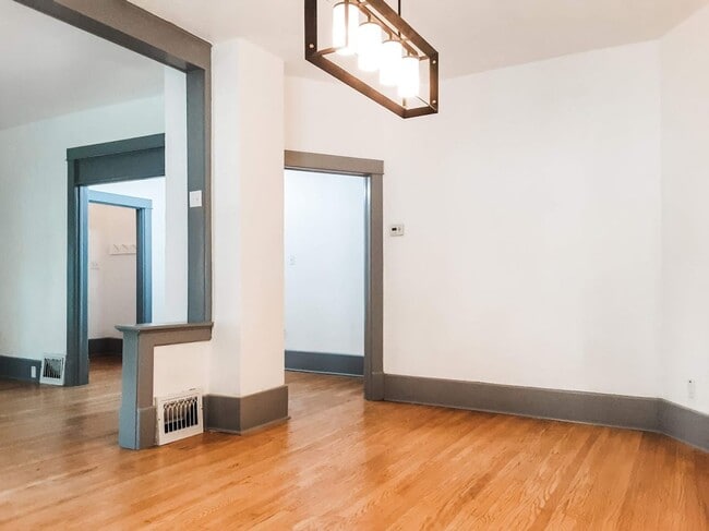 Building Photo - 3 BEDROOM, 2 BATH, SINGLE-FAMILY HOME