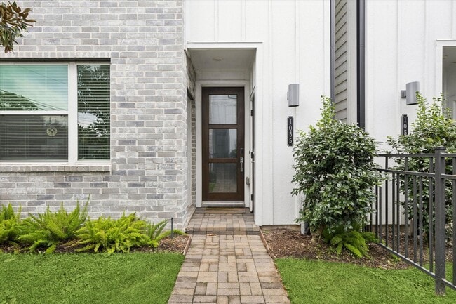 Building Photo - 1055 Timbergrove Yards Ln