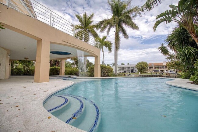 Building Photo - 131 Sands Pt Dr