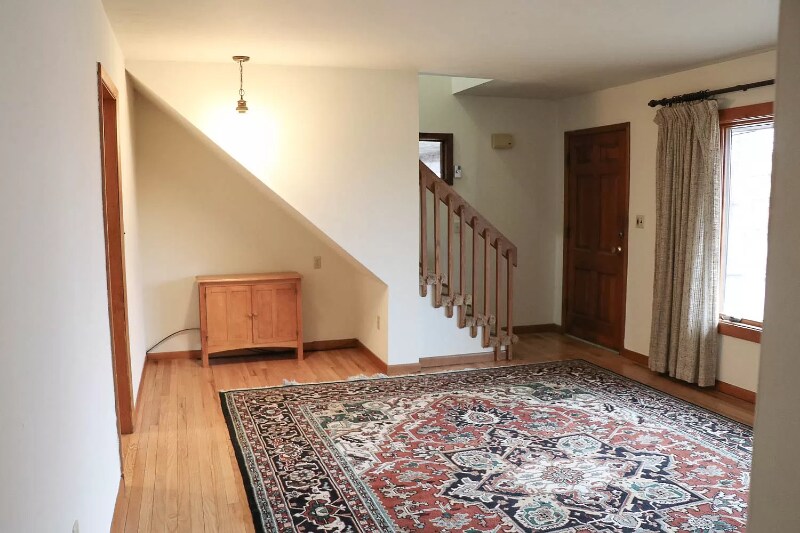 Building Photo - 425 N Hillsdale Dr