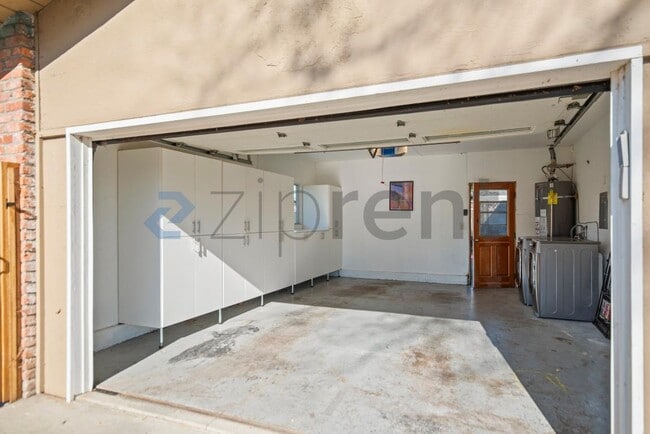 Building Photo - 41861 Maywood St