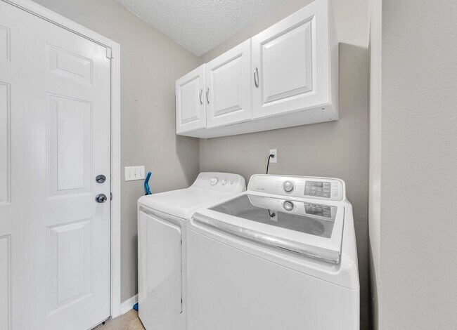 Building Photo - Renovated 3BR/2BA All-Brick Home | South C...