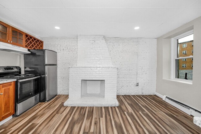 Building Photo - 114 Appleton St