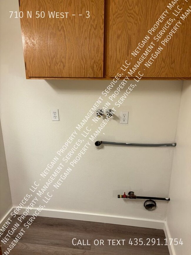 Building Photo - 710 N 50 W