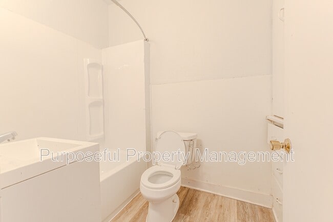 Building Photo - 1420 NW 22nd St