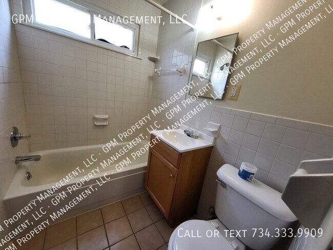 Building Photo - 2308 Deerfield Ct