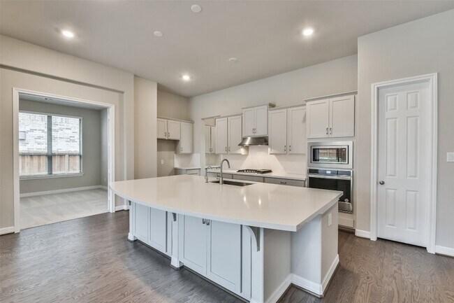 Building Photo - 27124 Regal Scott Dr