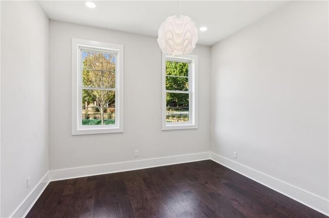 Building Photo - 115 Thome Dr