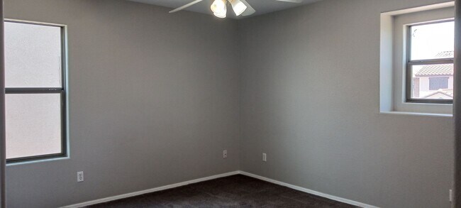 Building Photo - 3 Bed / 2 Bath with Loft