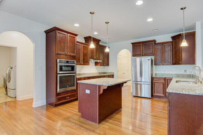 Building Photo - Charming 4 Bed, 3.5 Bath Modern Farmhouse on Expansive Land – Prime Location!