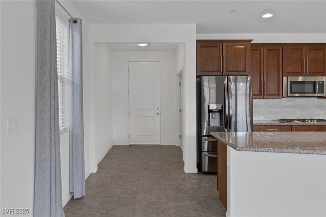 Building Photo - 489 Intonation St