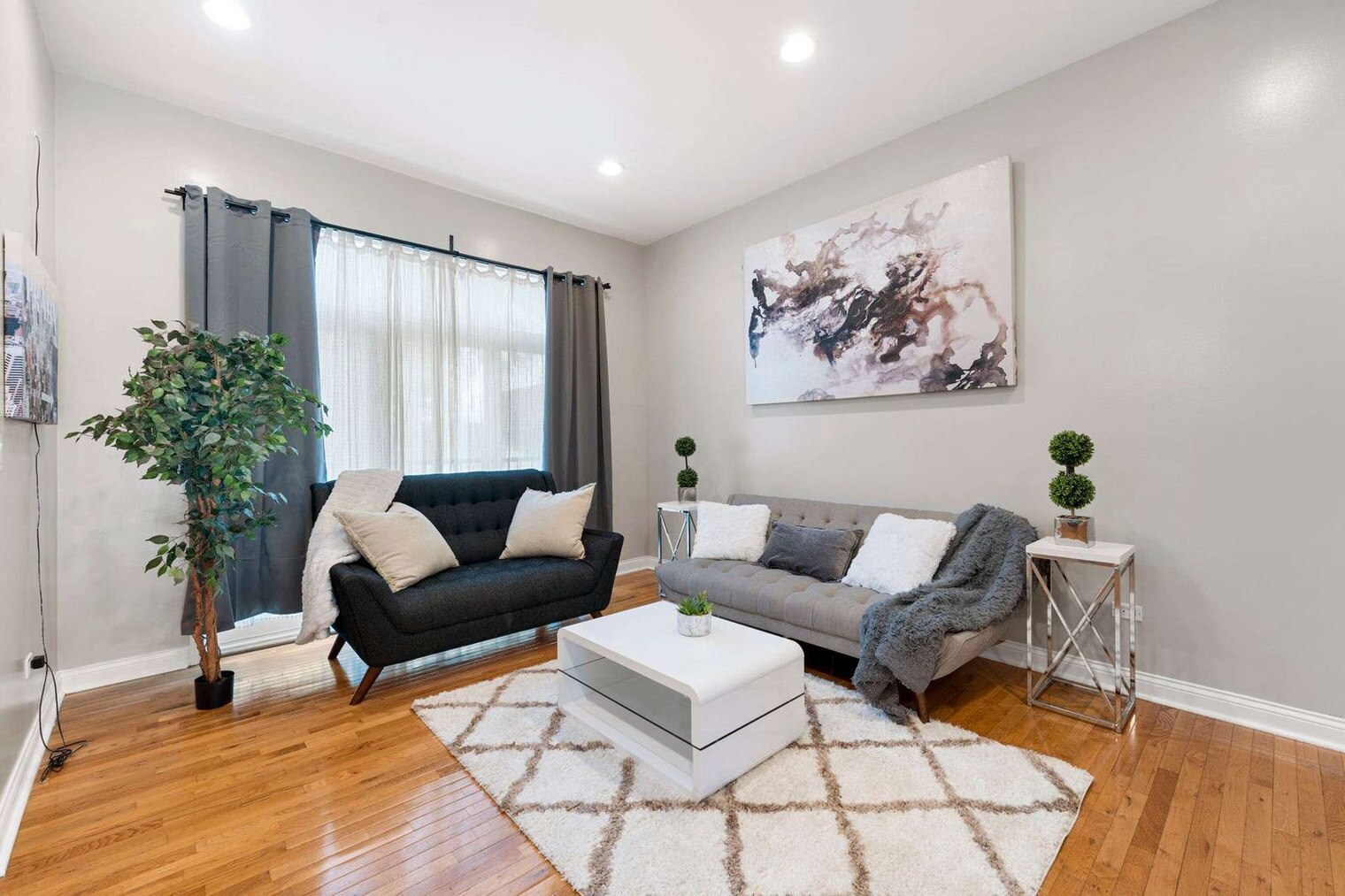 Building Photo - 2630 S Throop St