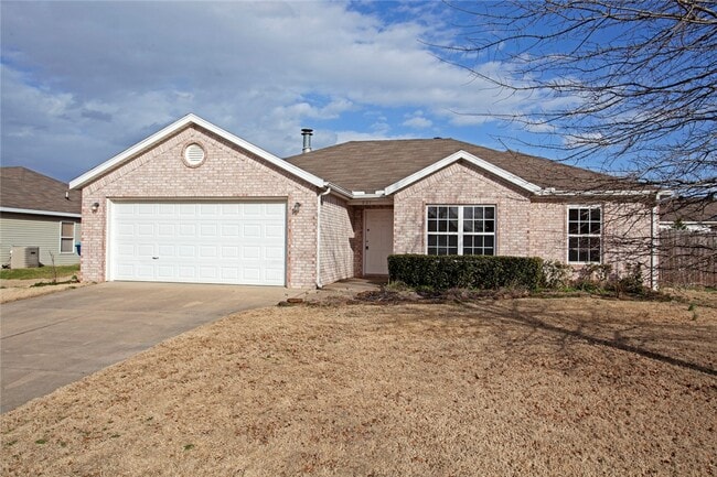 Building Photo - 807 SW Sandrock Rd