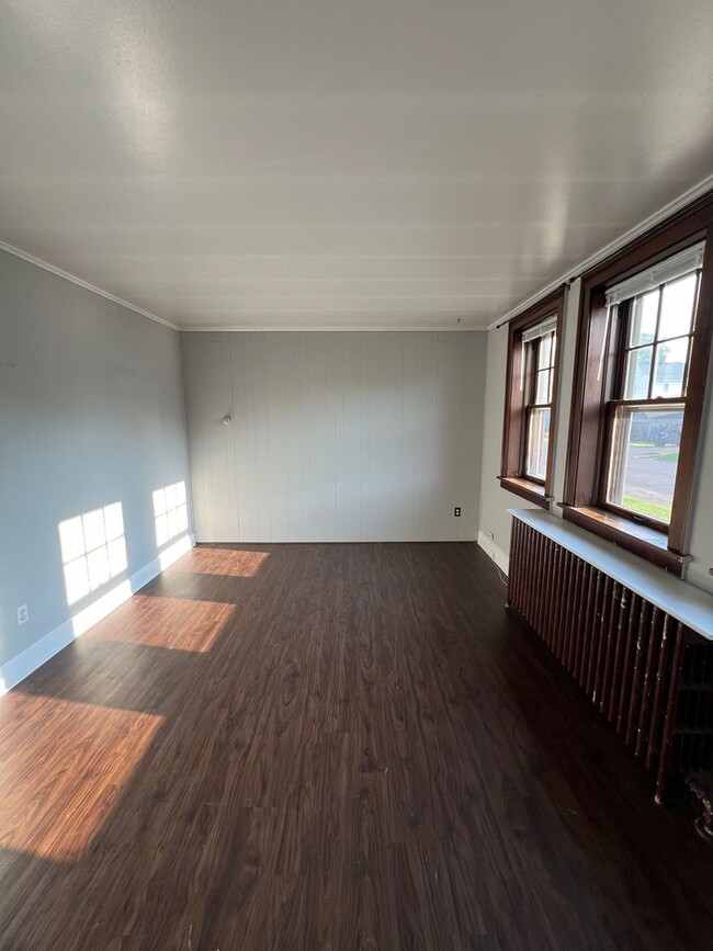 Building Photo - AVAILABLE AUGUST - Remodeled Studio Apartm...