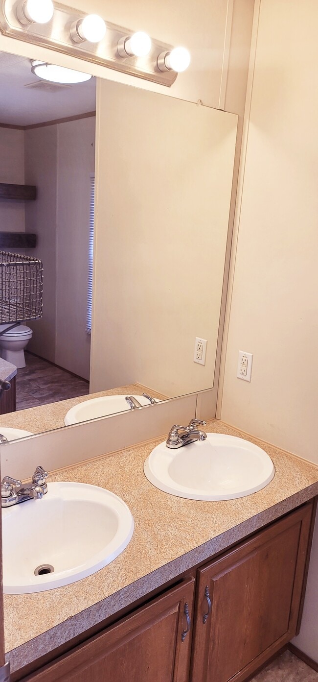 Building Photo - 4105 Carlyss Dr