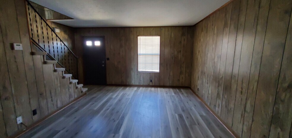 Building Photo - 112 Victor Reiter Pky