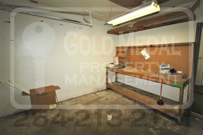 Building Photo - Your New Home Awaits At 1208 E Ave. H!
