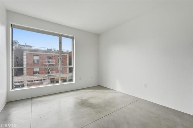 Building Photo - 285 W 6th St